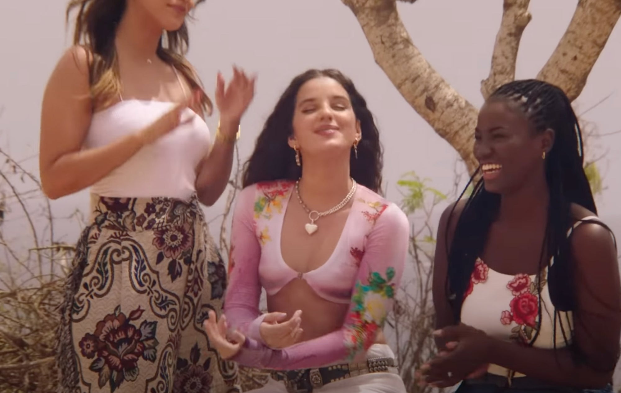 NOS BIJOUX PORTÉS PAR BIANCA COSTA DANS SON DERNIER CLIP OLÉ OLÉ