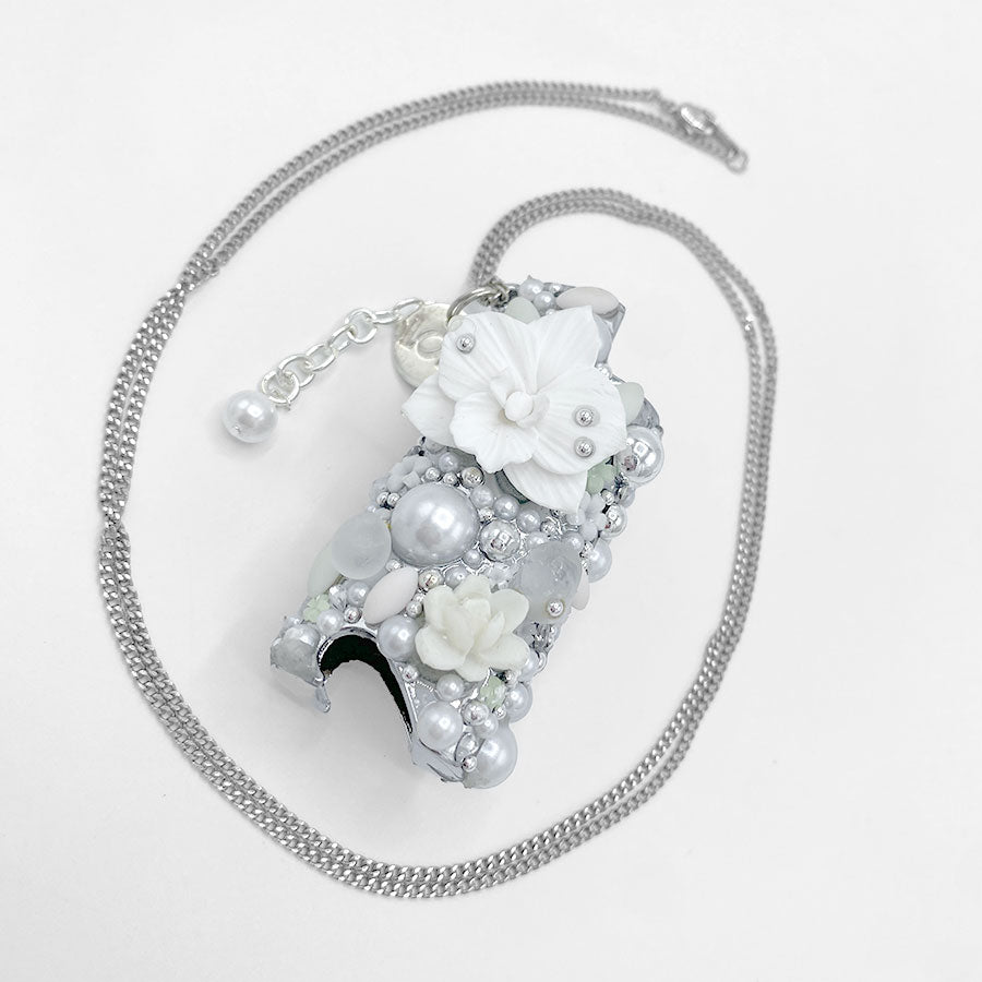 Collier étuis à briquet White Party