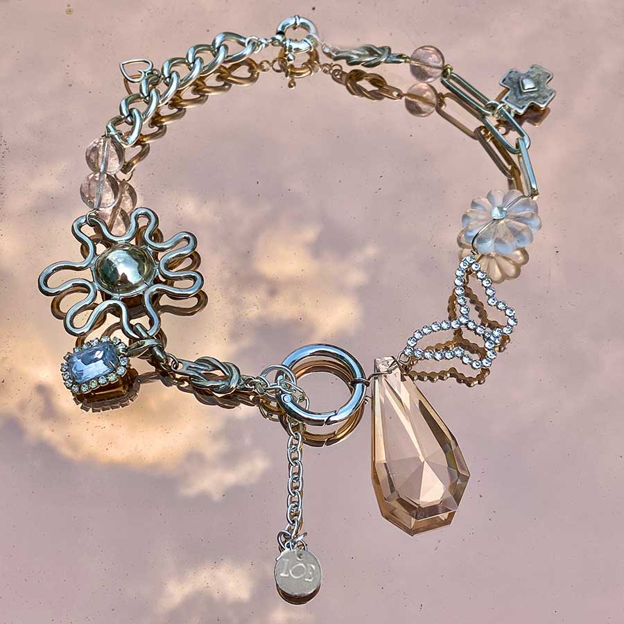 Collier B*U*T*T*E*R*F*L*Y